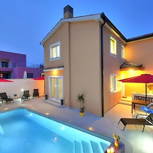 With Private Pool In Village Jadreski Villa Pula